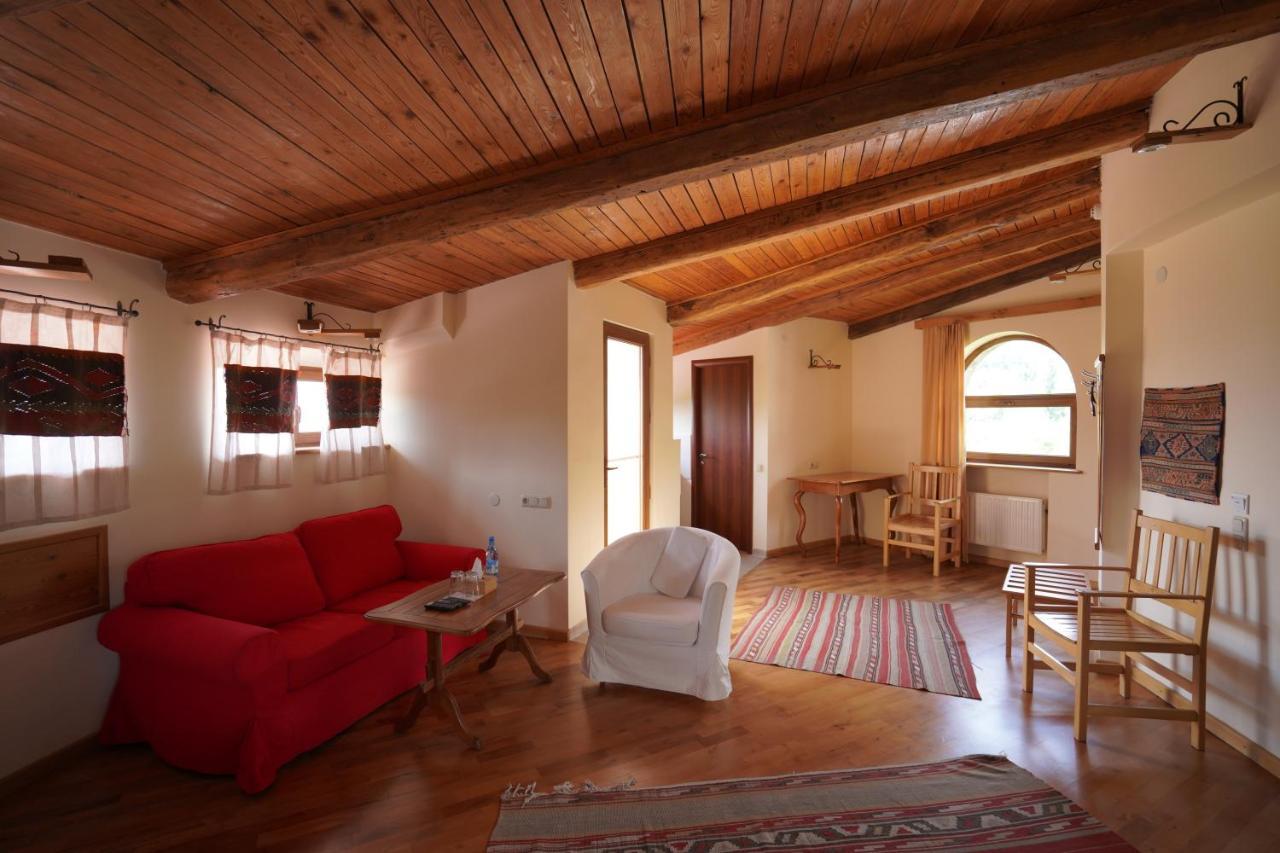 Hotel Mirhav Goris Bagian luar foto