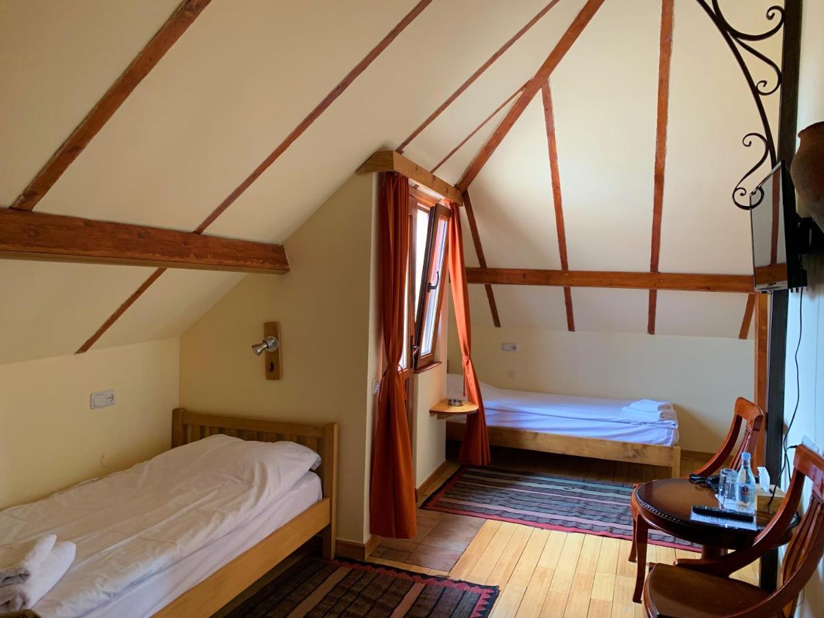 Hotel Mirhav Goris Bagian luar foto
