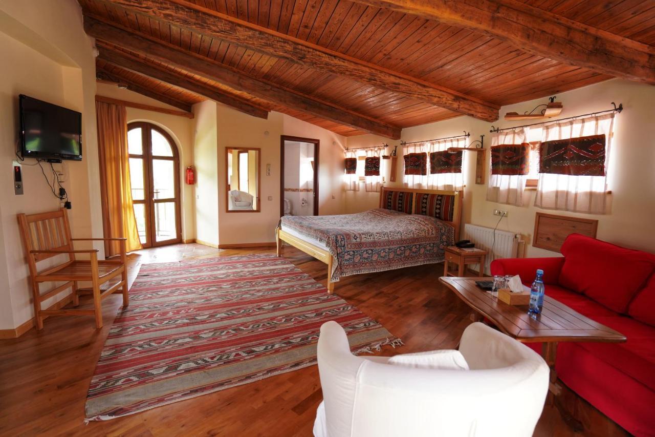 Hotel Mirhav Goris Bagian luar foto