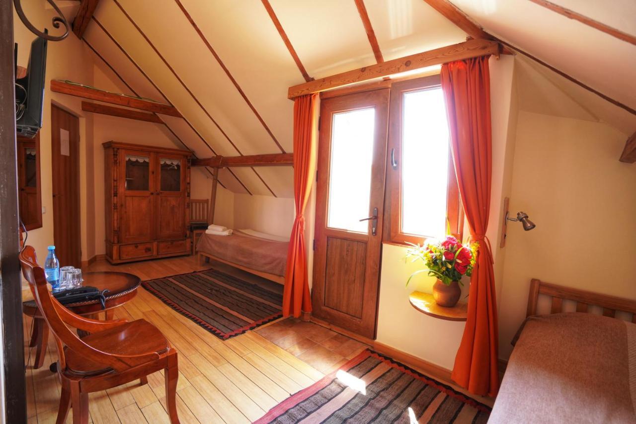 Hotel Mirhav Goris Bagian luar foto