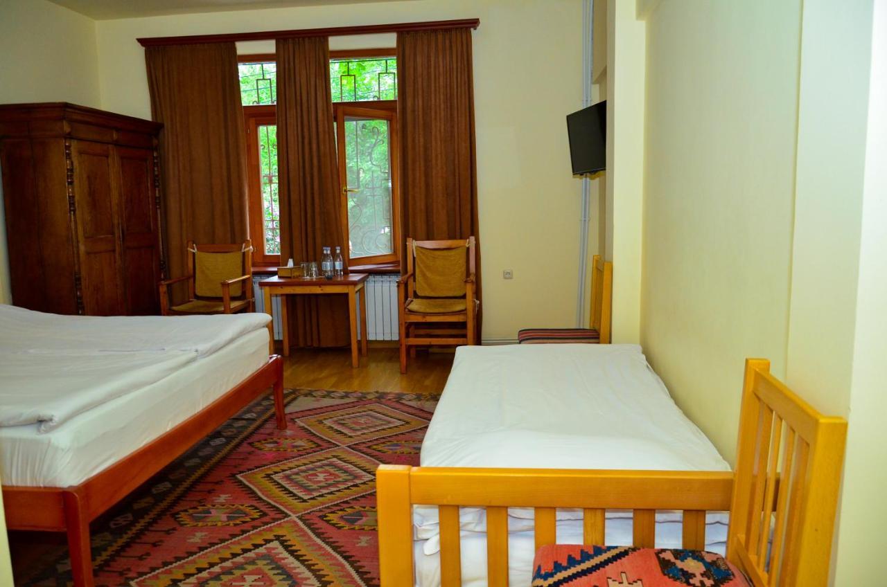 Hotel Mirhav Goris Bagian luar foto