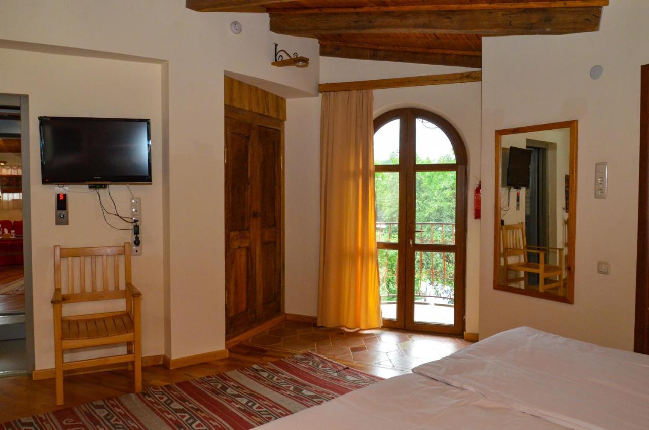 Hotel Mirhav Goris Bagian luar foto