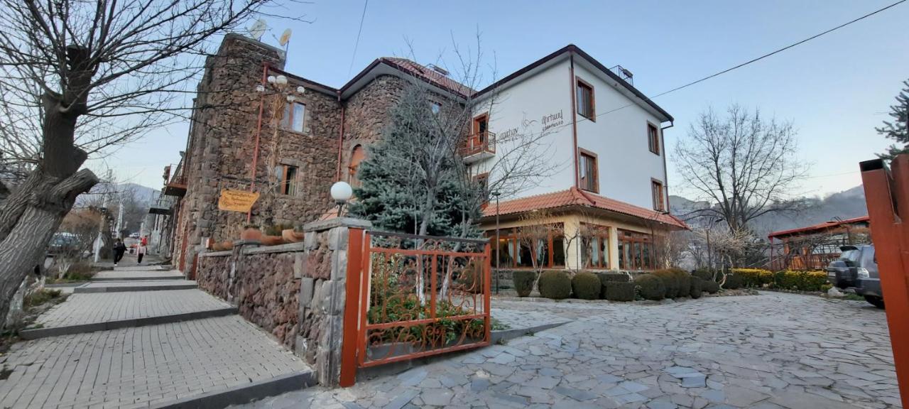 Hotel Mirhav Goris Bagian luar foto