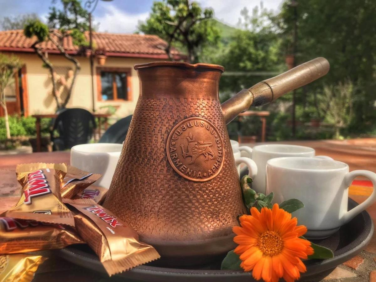 Hotel Mirhav Goris Bagian luar foto