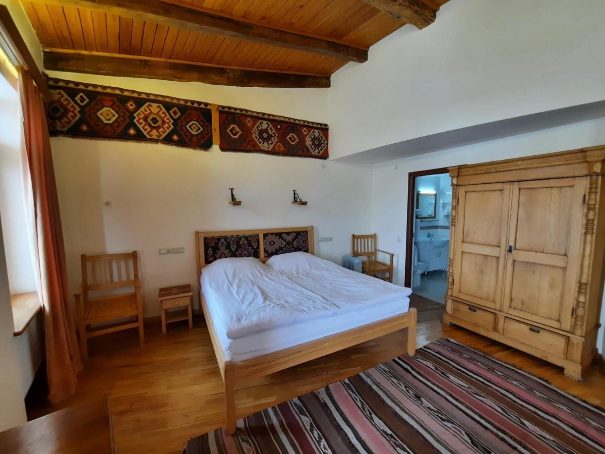 Hotel Mirhav Goris Bagian luar foto