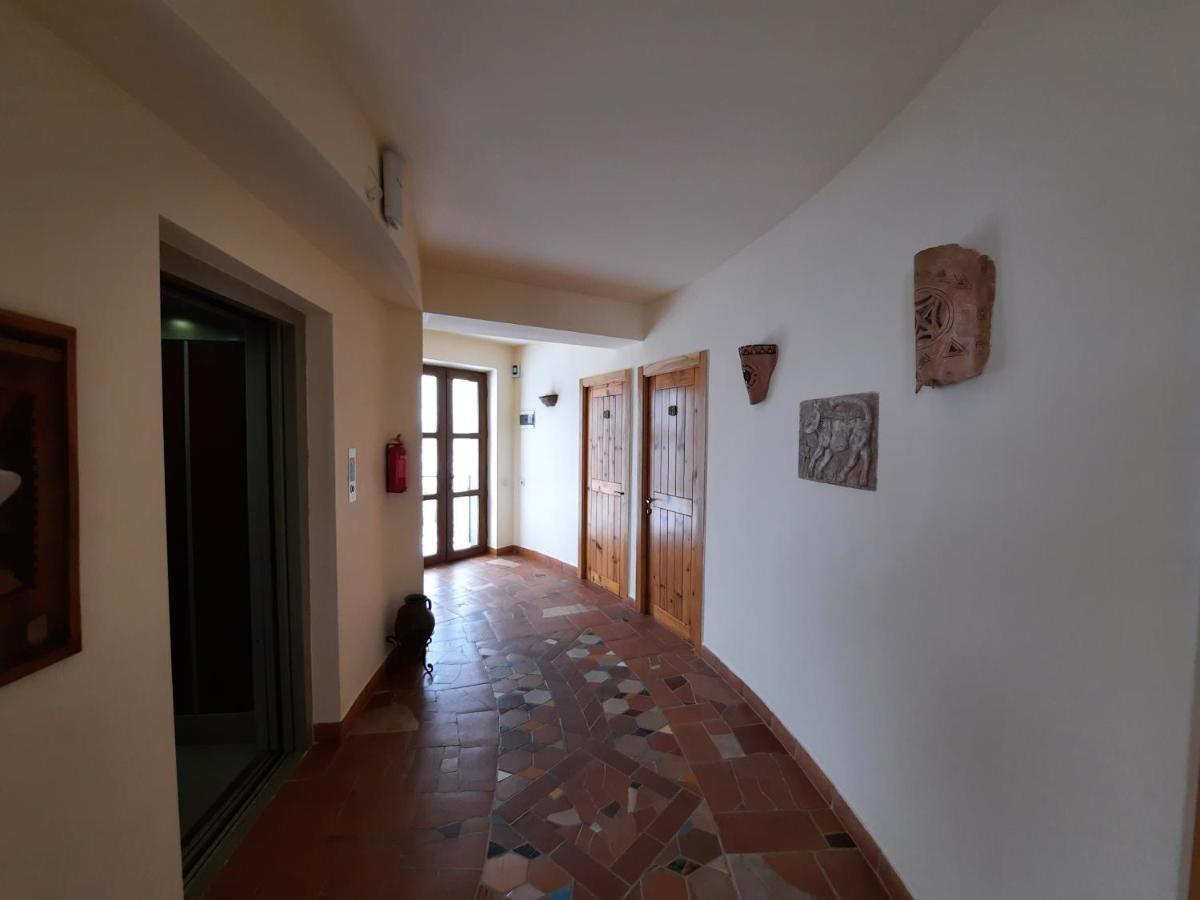 Hotel Mirhav Goris Bagian luar foto