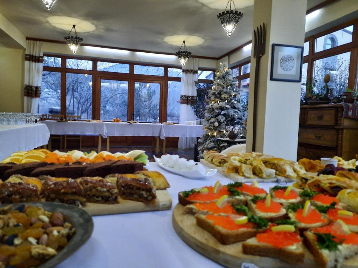 Hotel Mirhav Goris Bagian luar foto