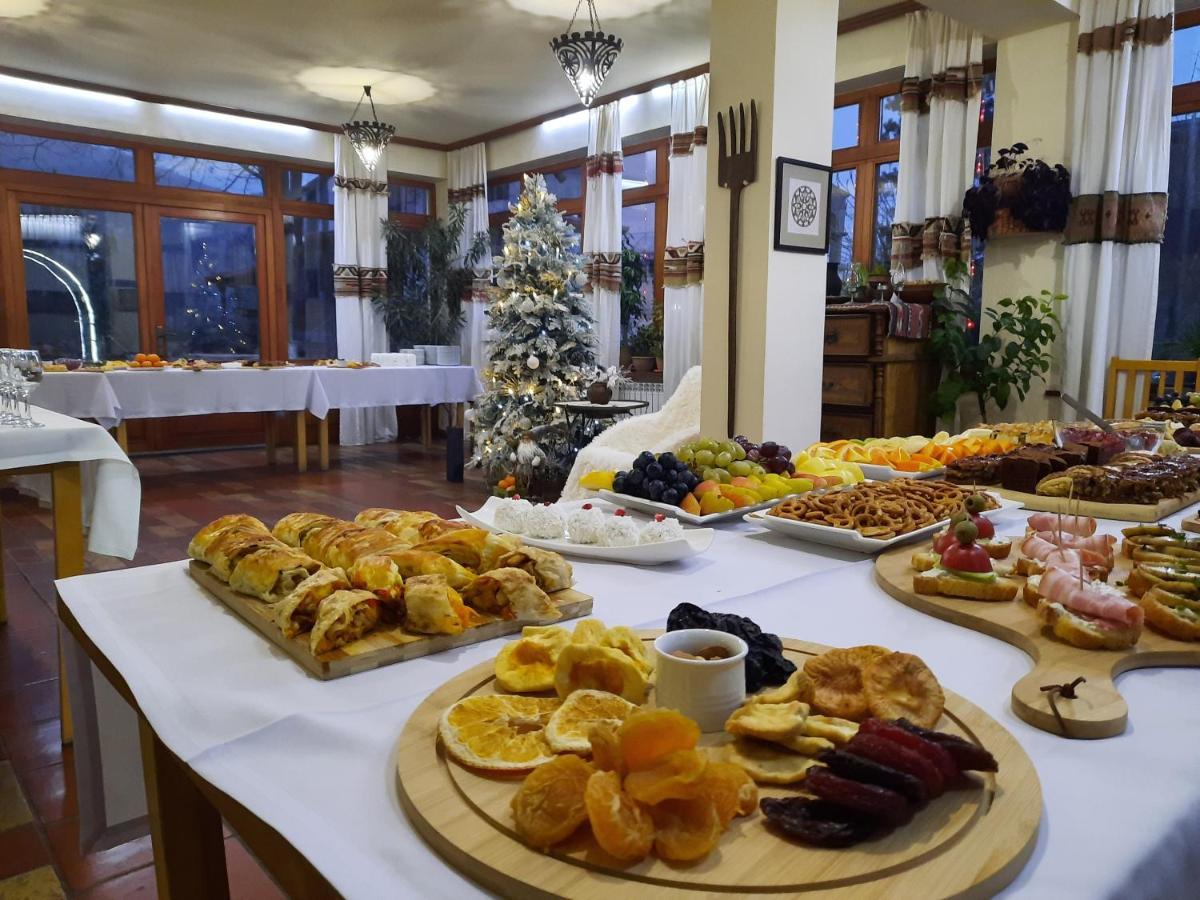 Hotel Mirhav Goris Bagian luar foto