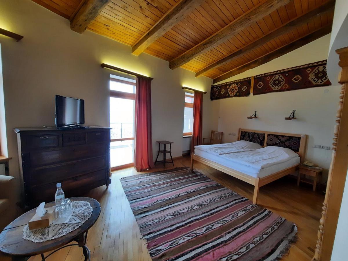 Hotel Mirhav Goris Bagian luar foto