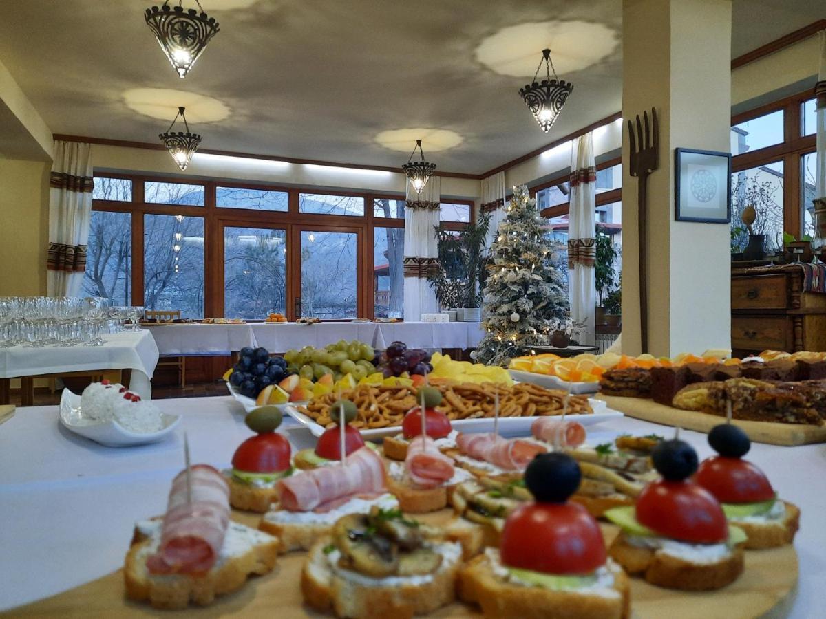 Hotel Mirhav Goris Bagian luar foto