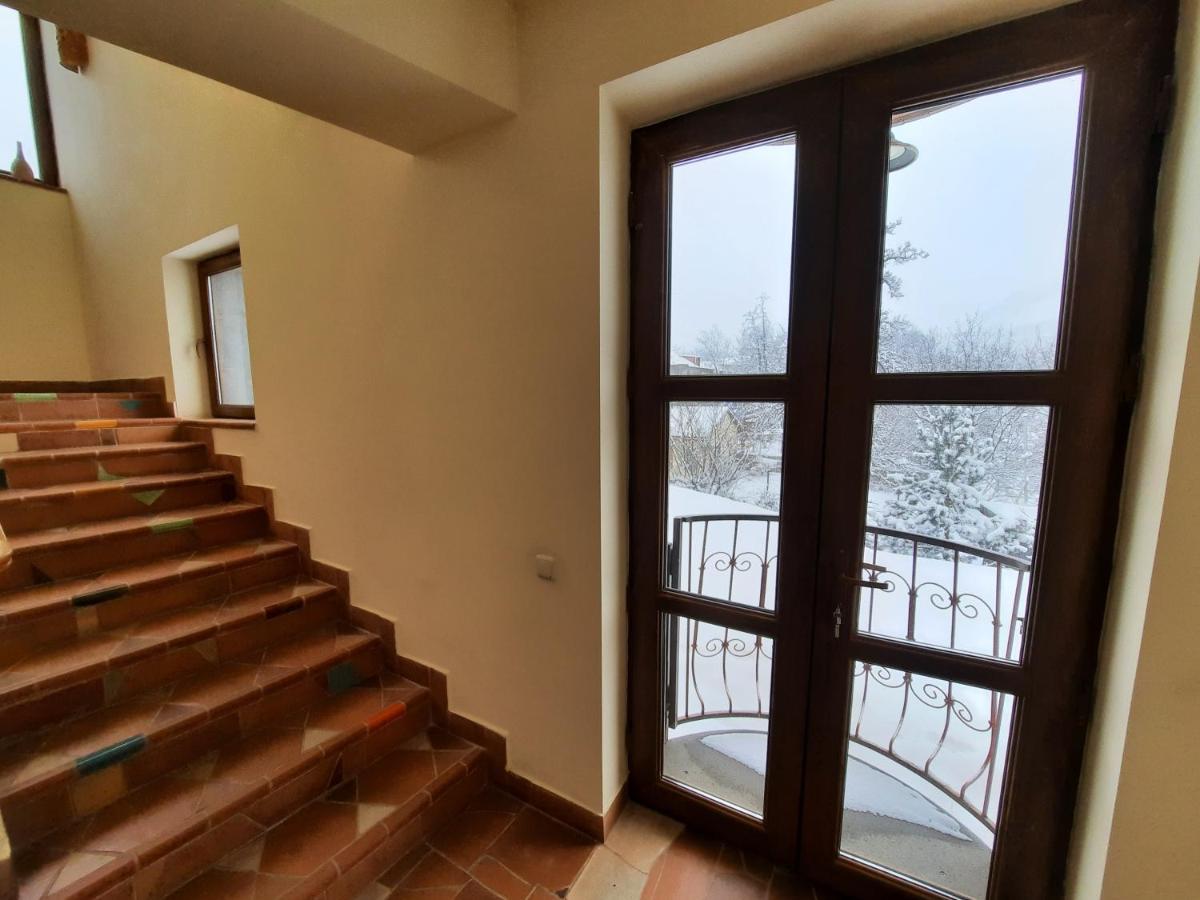 Hotel Mirhav Goris Bagian luar foto