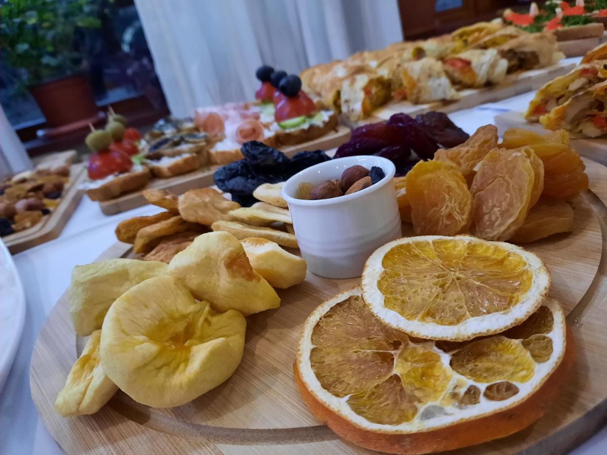 Hotel Mirhav Goris Bagian luar foto
