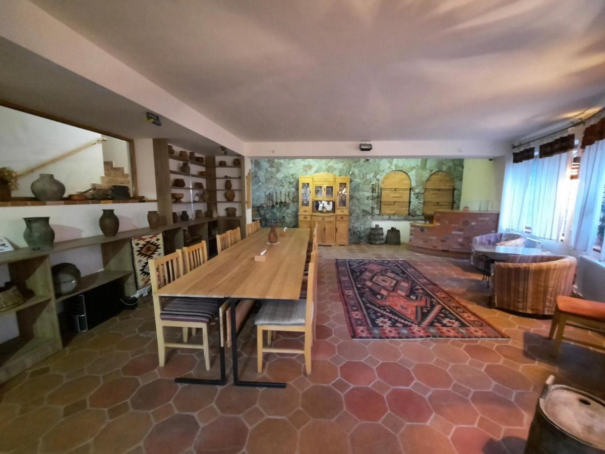 Hotel Mirhav Goris Bagian luar foto