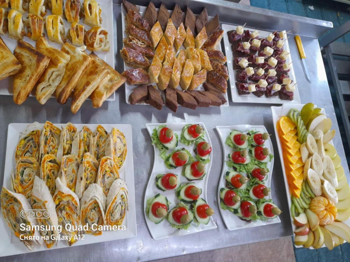 Hotel Mirhav Goris Bagian luar foto