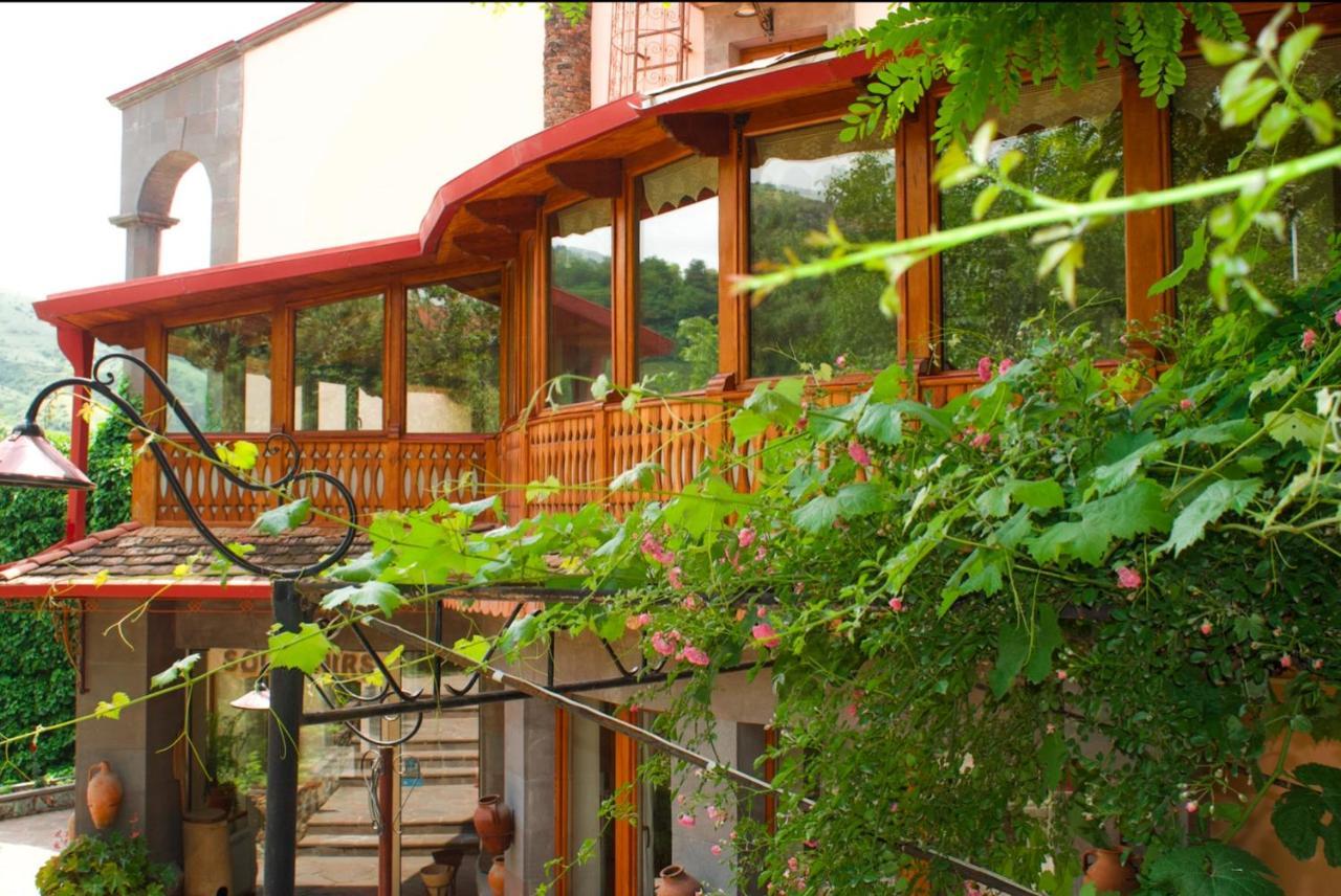Hotel Mirhav Goris Bagian luar foto
