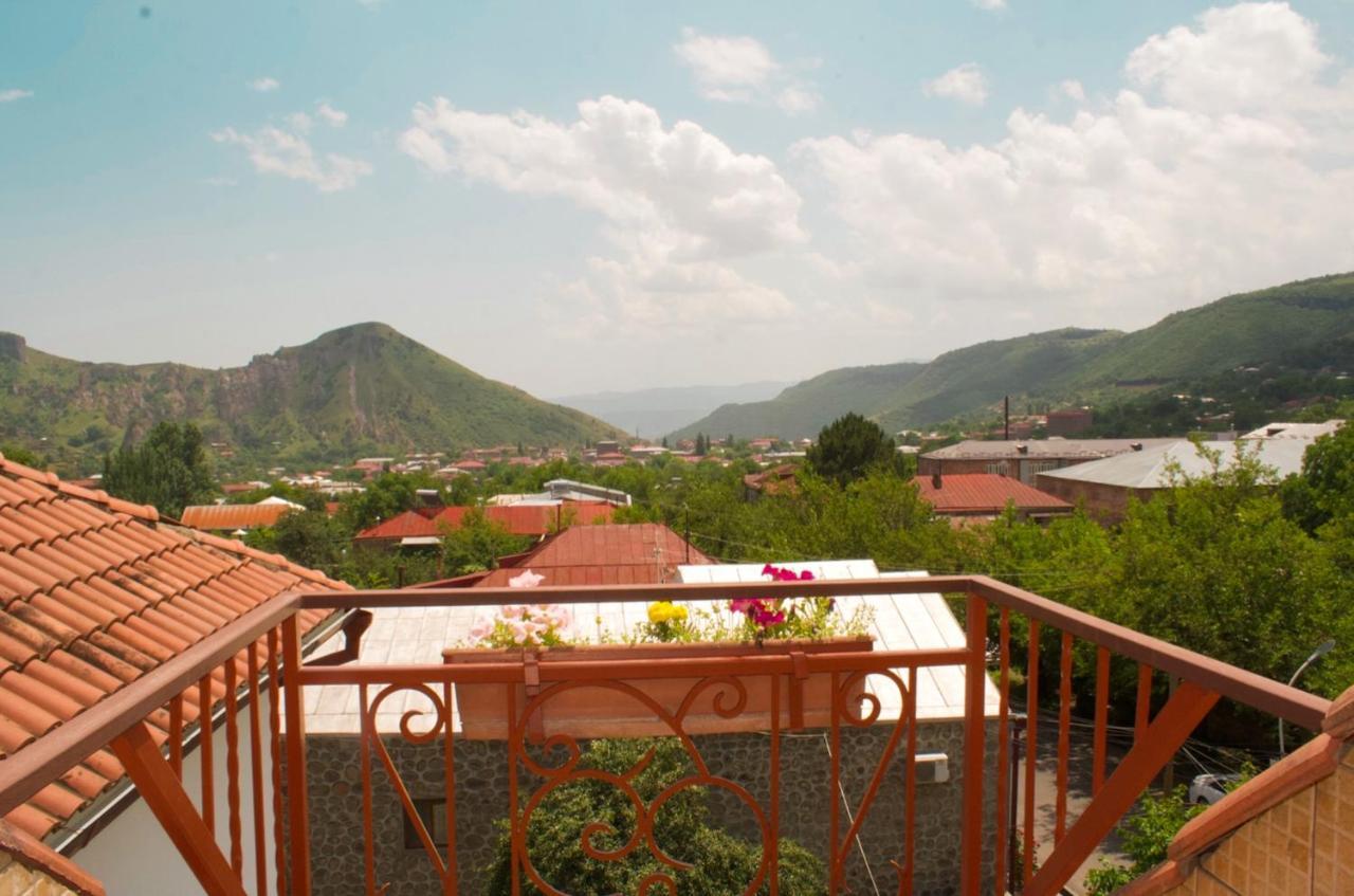 Hotel Mirhav Goris Bagian luar foto