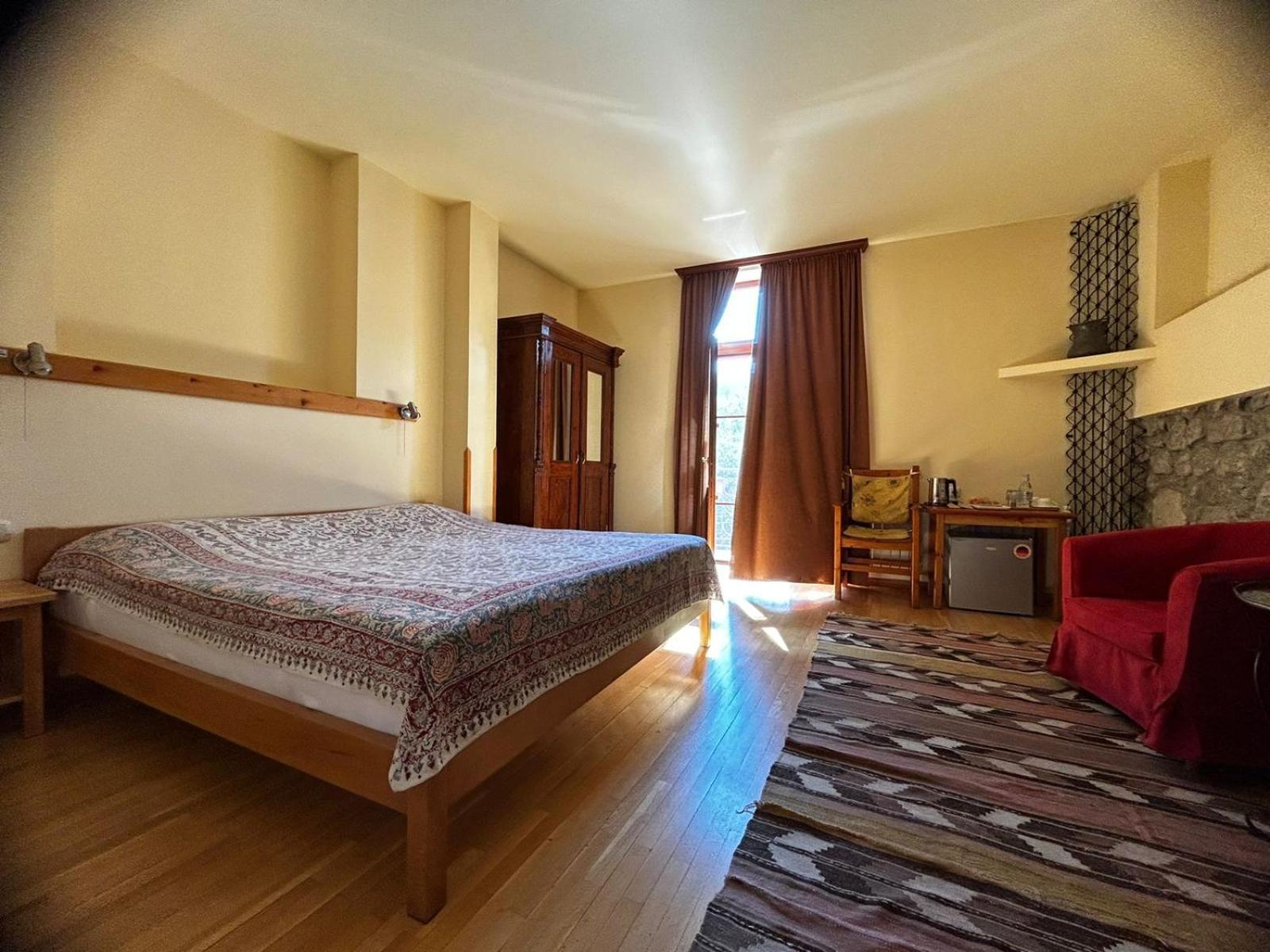 Hotel Mirhav Goris Bagian luar foto