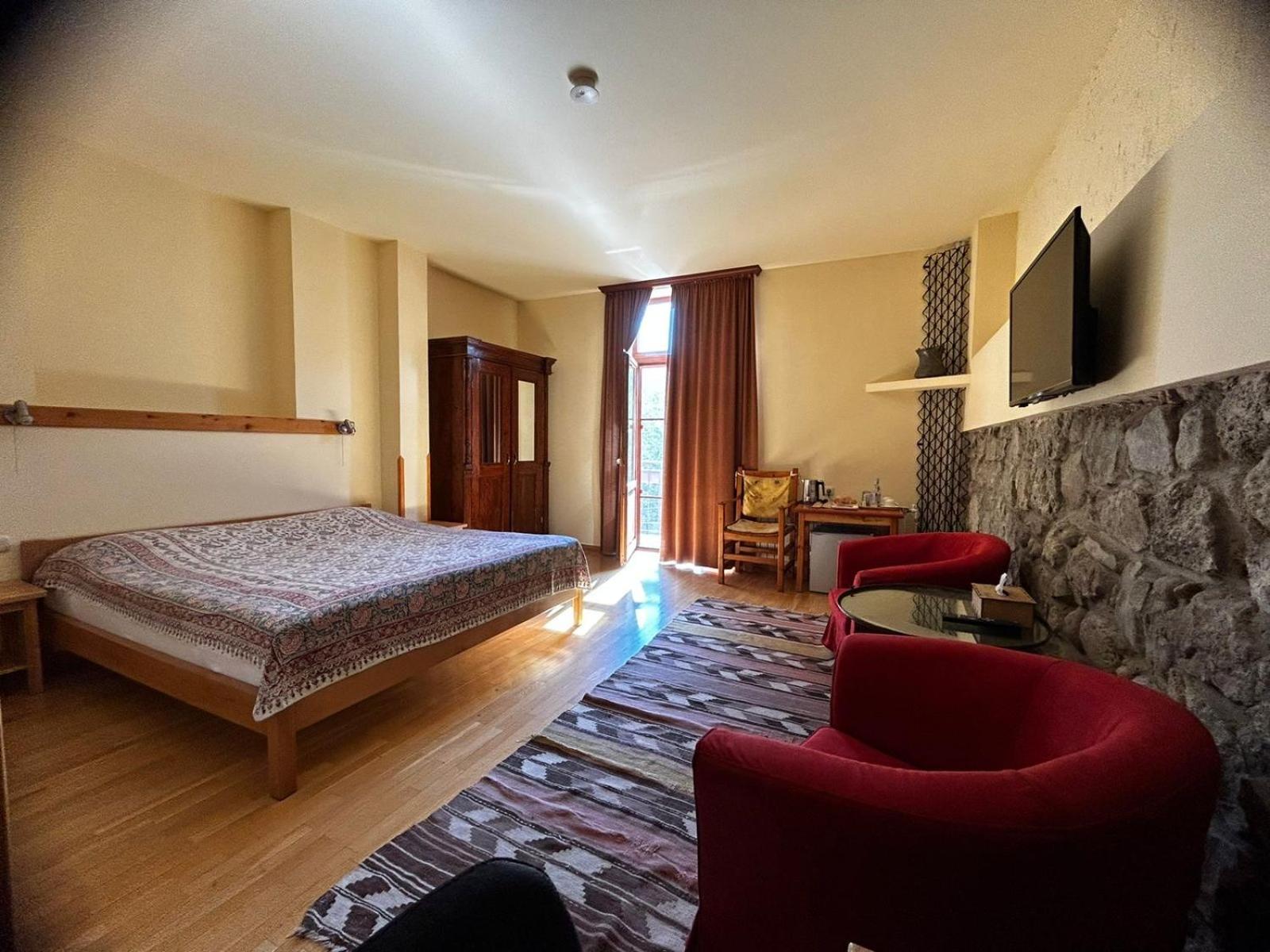 Hotel Mirhav Goris Bagian luar foto
