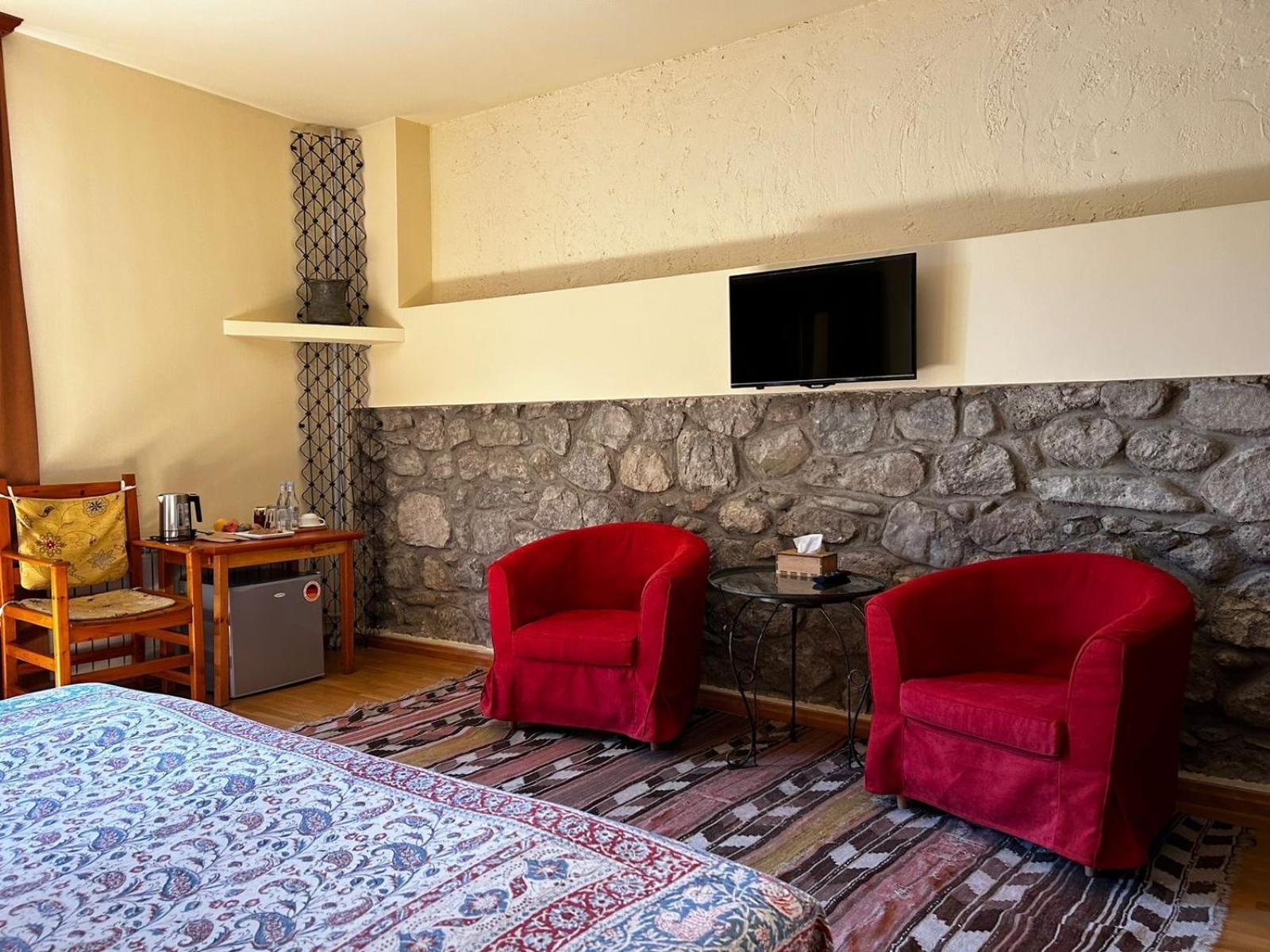 Hotel Mirhav Goris Bagian luar foto