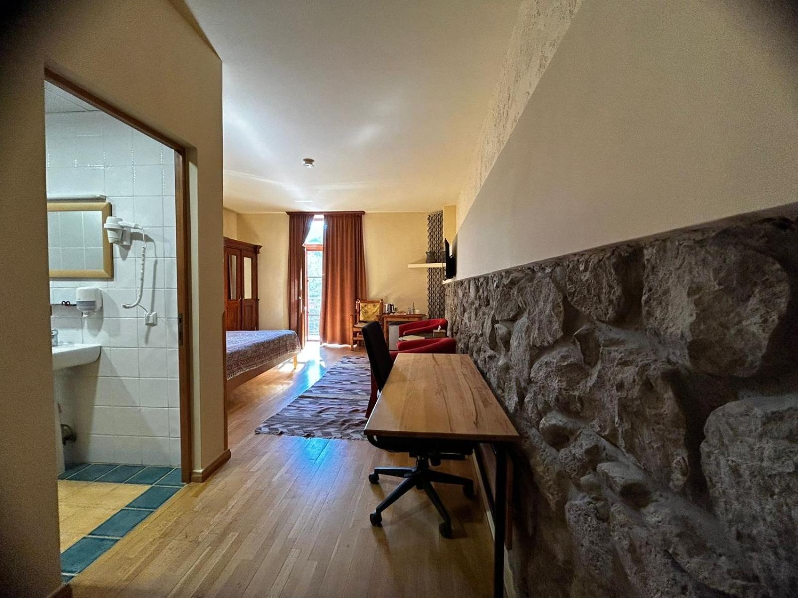Hotel Mirhav Goris Bagian luar foto