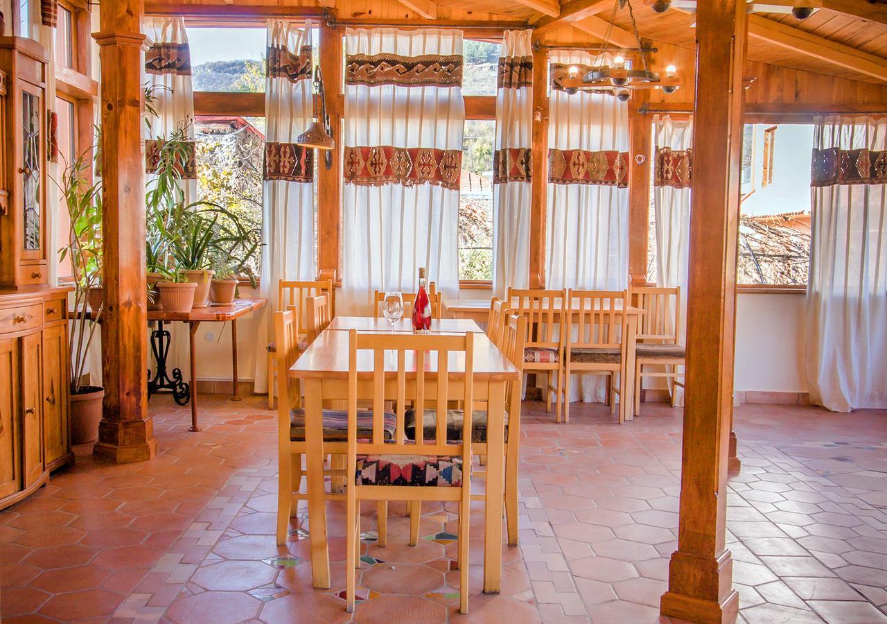 Hotel Mirhav Goris Bagian luar foto