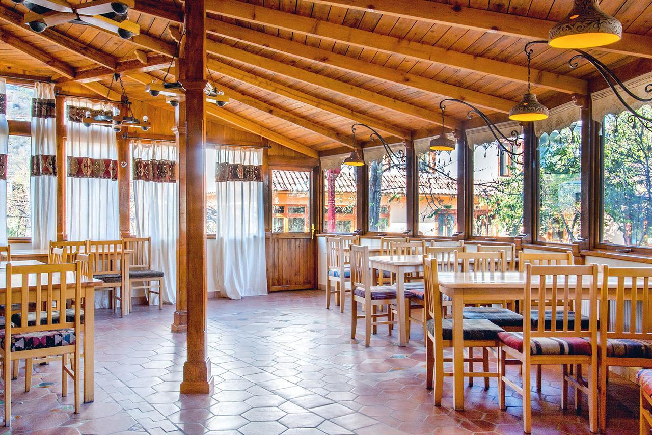 Hotel Mirhav Goris Bagian luar foto