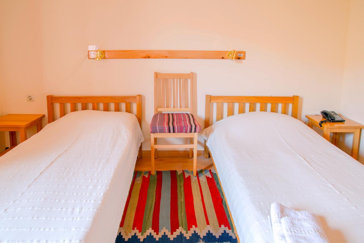 Hotel Mirhav Goris Bagian luar foto