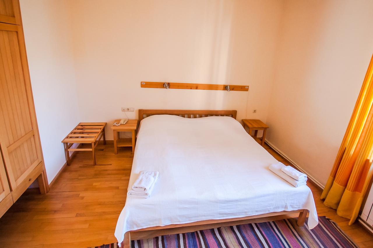 Hotel Mirhav Goris Bagian luar foto