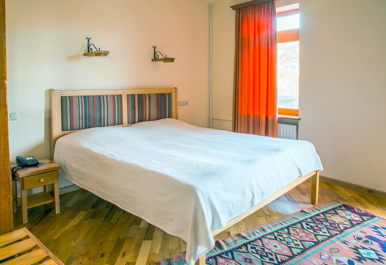 Hotel Mirhav Goris Bagian luar foto