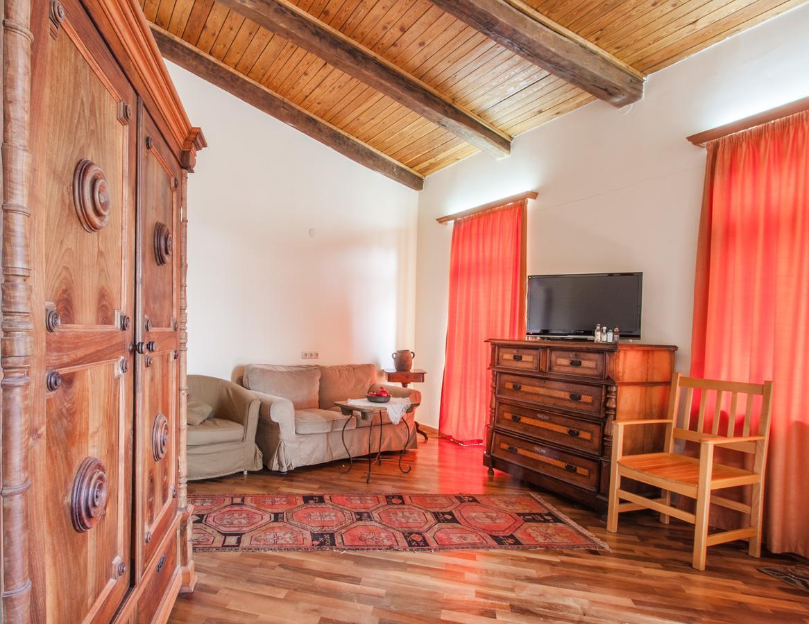 Hotel Mirhav Goris Bagian luar foto
