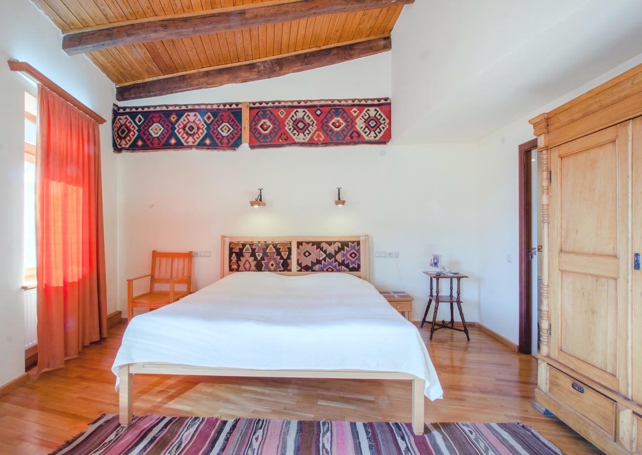 Hotel Mirhav Goris Bagian luar foto