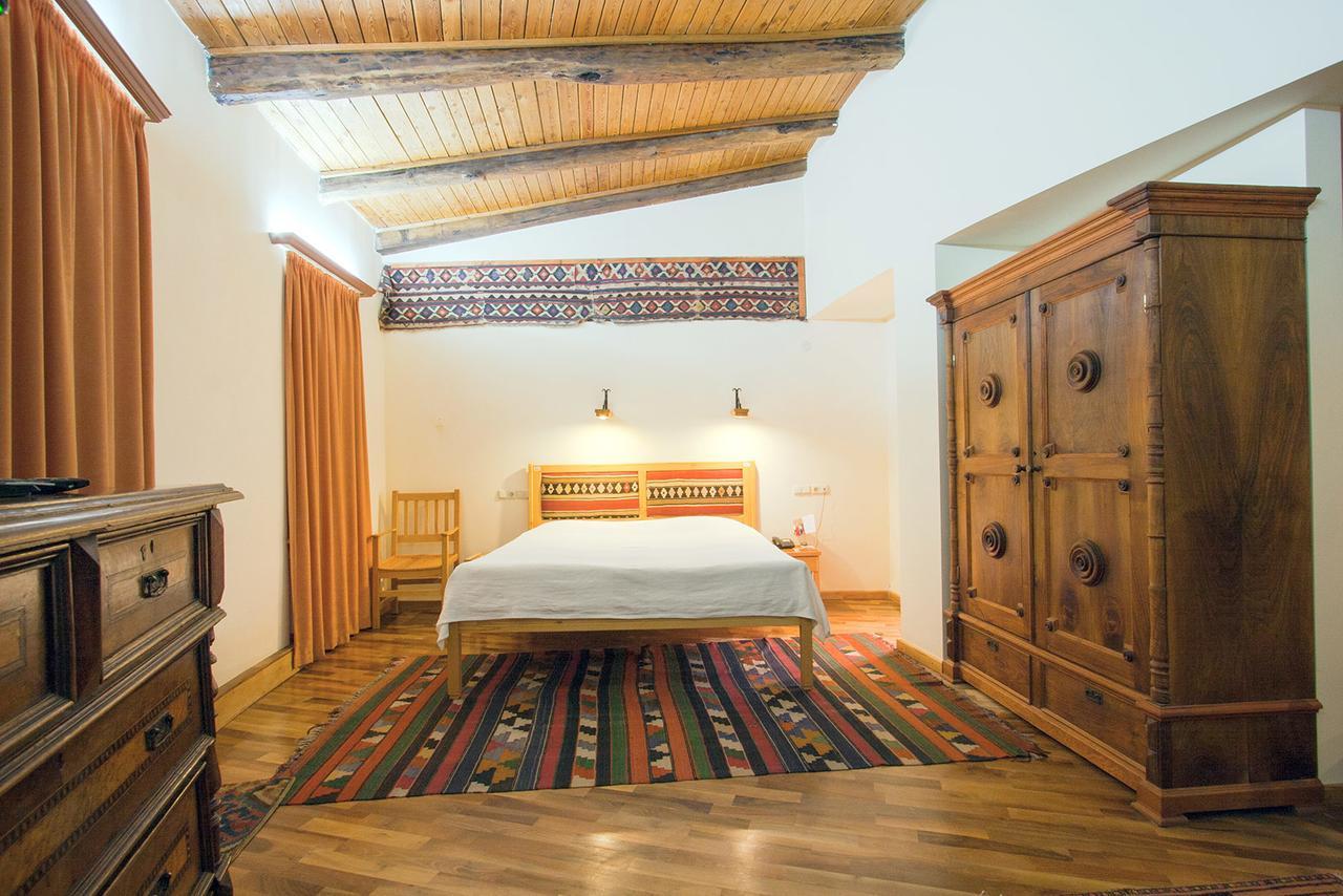 Hotel Mirhav Goris Bagian luar foto