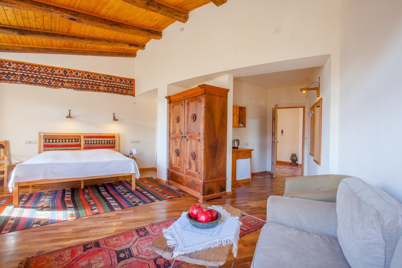 Hotel Mirhav Goris Bagian luar foto