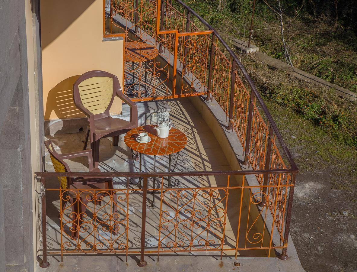 Hotel Mirhav Goris Bagian luar foto